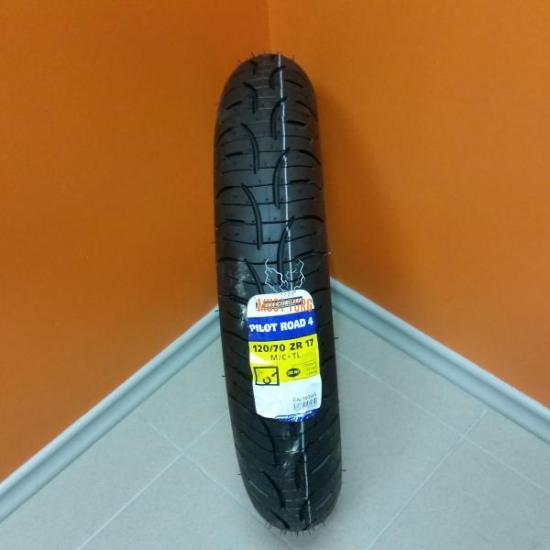 120/70ZR17 58W Michelin Pilot Road 4 GT esimene