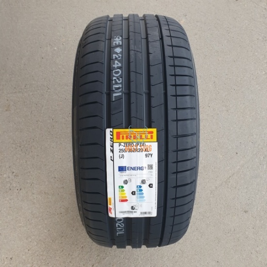 255/35R20 97Y XL Pirelli P-Zero PZ4