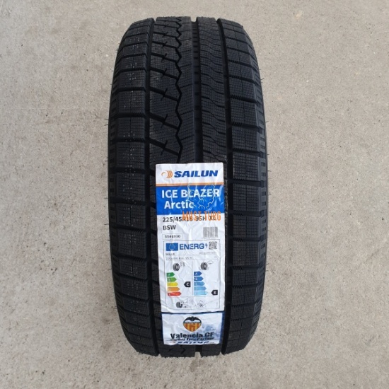 225/45R18 95H XL Sailun Ice Blazer Arctic M+S