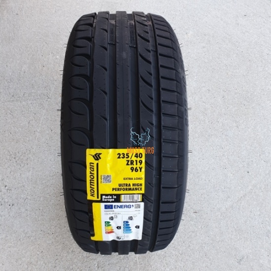 235/40R19 96Y XL Kormoran Ultra High Performance by Michelin