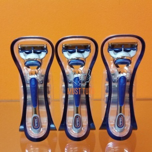 Gillette Fusion razor, included 4 replacement blades (without packaging) 3pcs